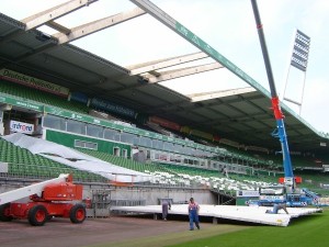 Rückbau der Dachhaut im Bremer Weser-Stadium